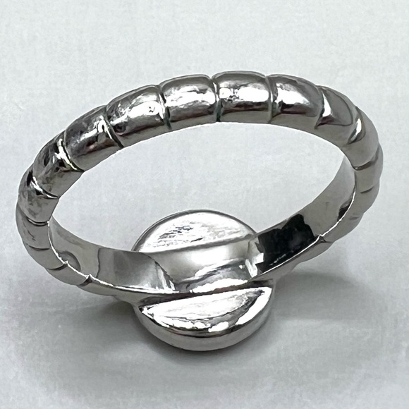 Dragonfly Ring - lia sophia “Limelight" ring Size 9, silver tone w/ green enamel - Picture 5 of 5